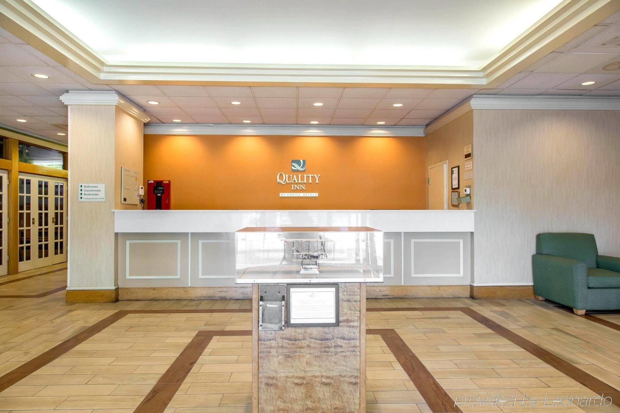 Quality Inn Windsor Locks Extérieur photo