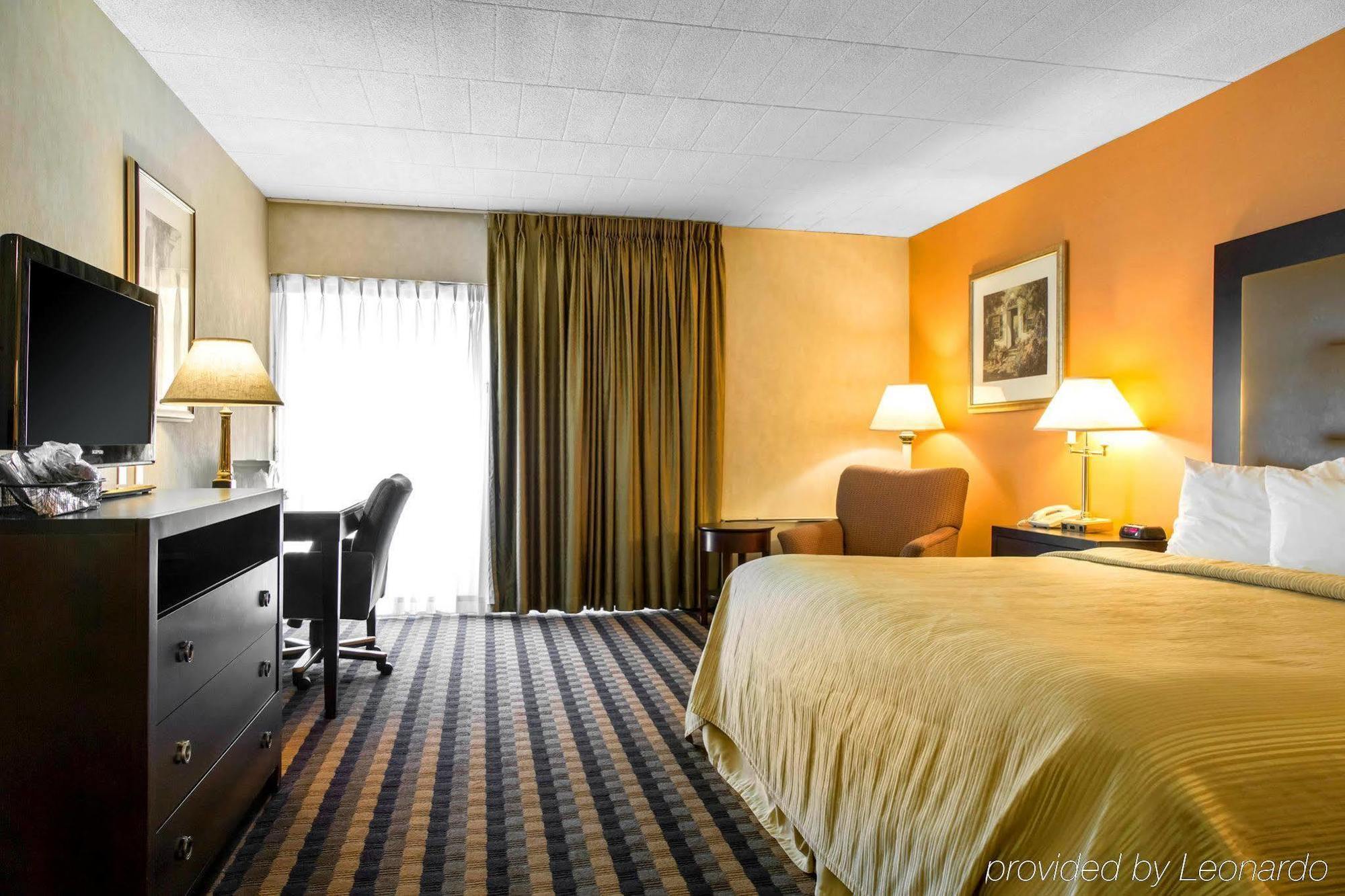 Quality Inn Windsor Locks Extérieur photo