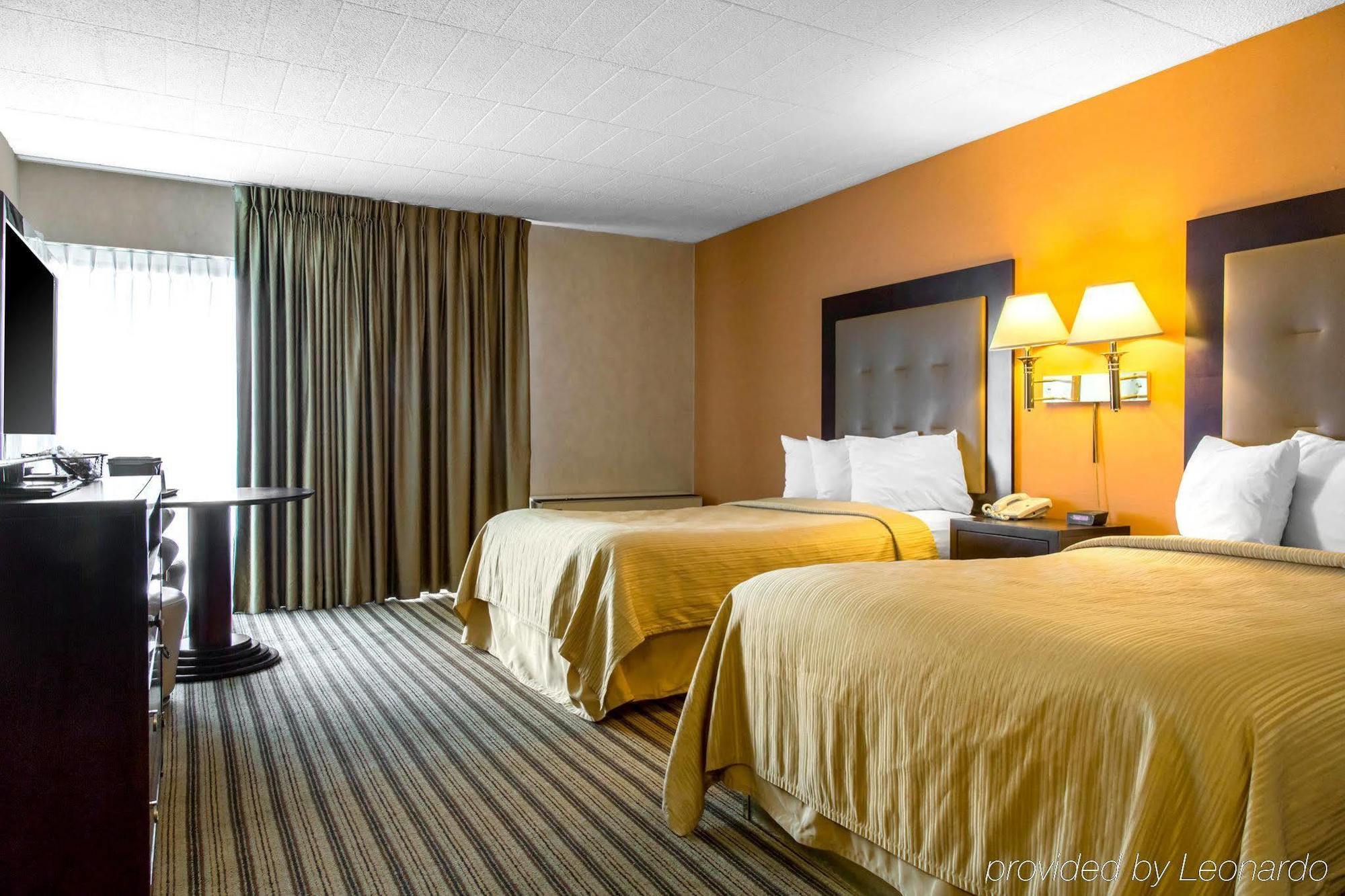 Quality Inn Windsor Locks Extérieur photo