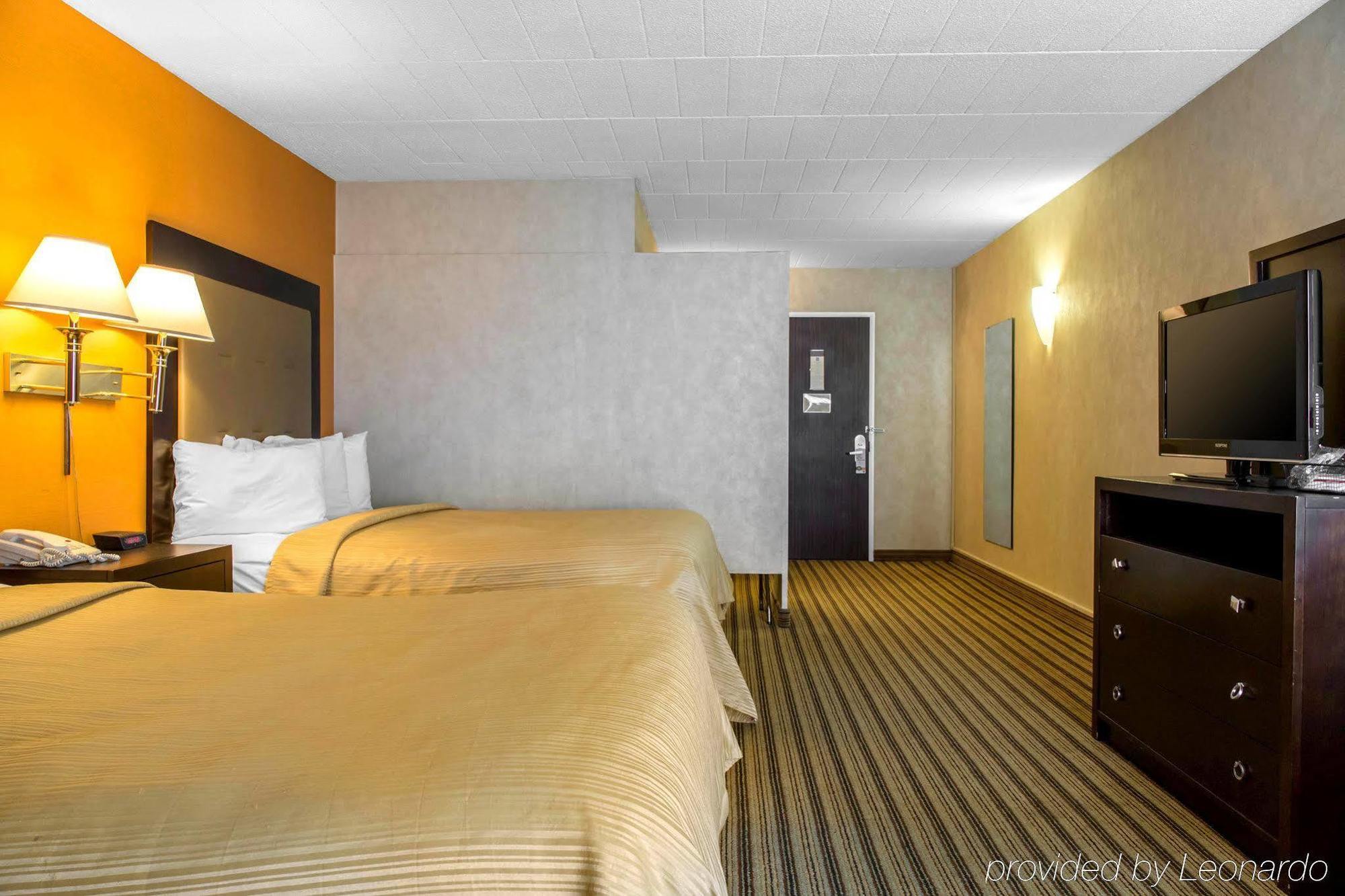 Quality Inn Windsor Locks Extérieur photo