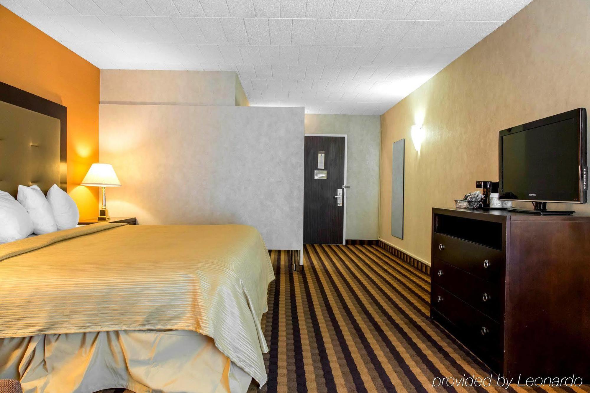 Quality Inn Windsor Locks Extérieur photo