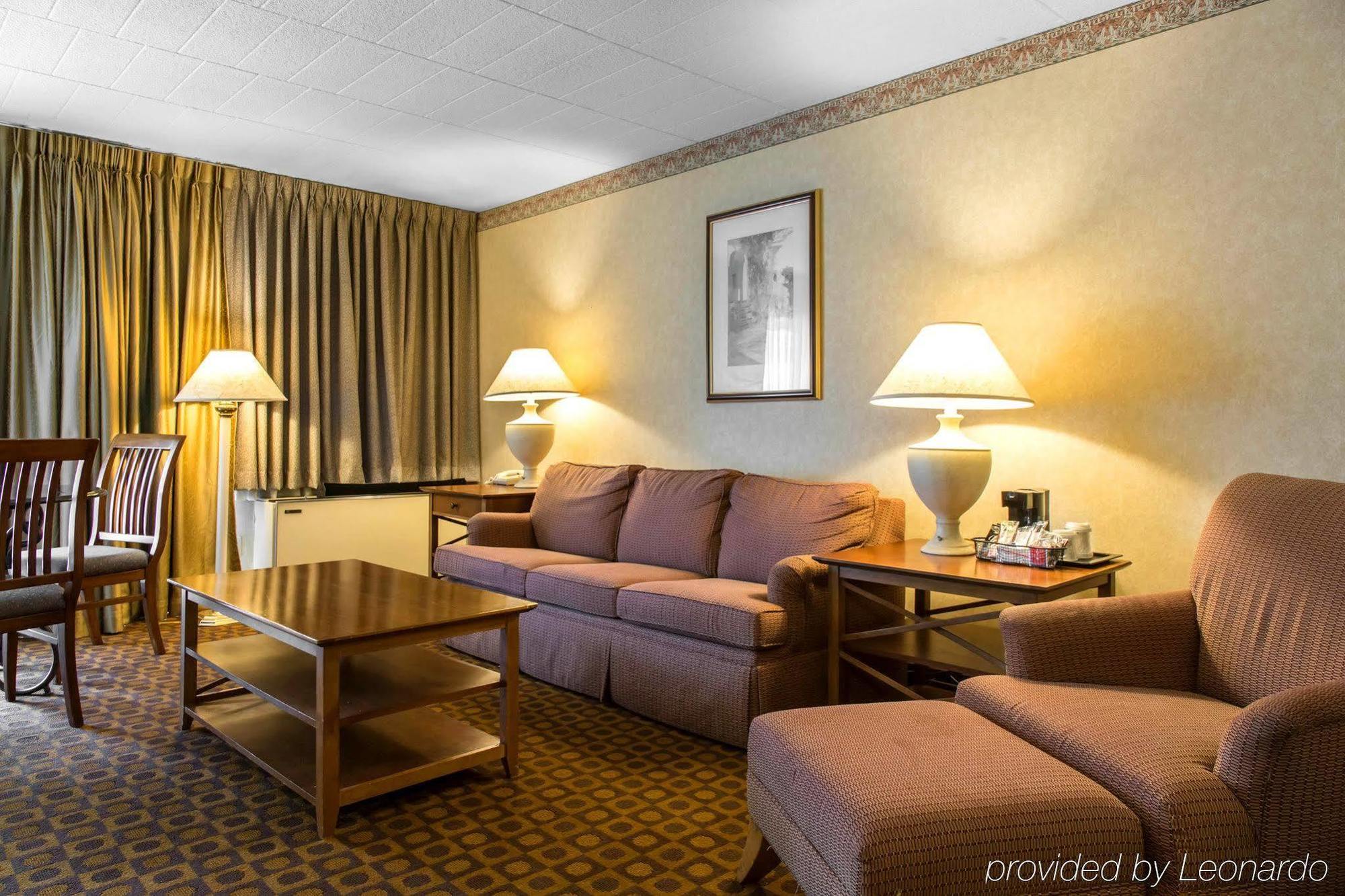 Quality Inn Windsor Locks Extérieur photo