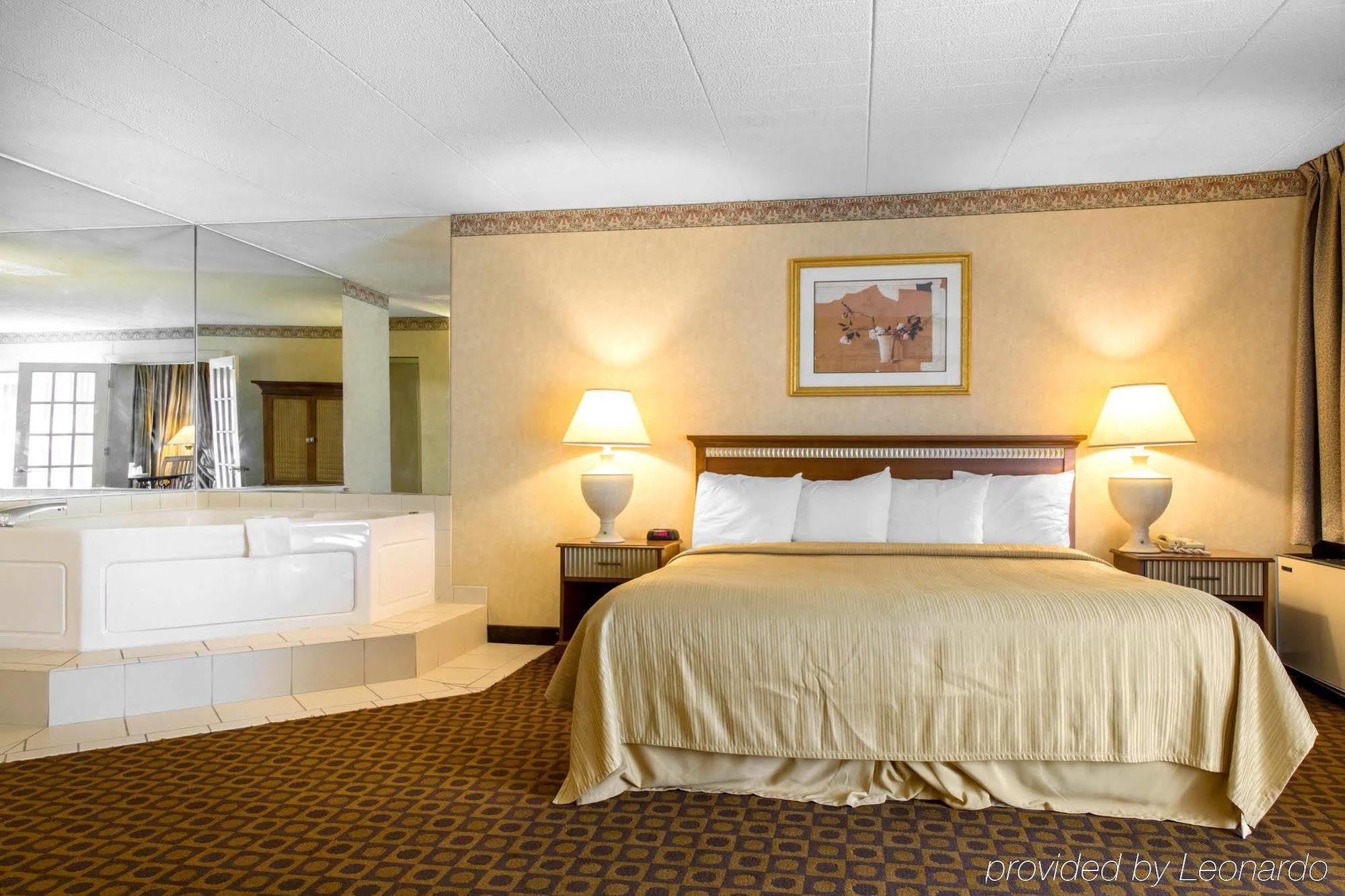 Quality Inn Windsor Locks Extérieur photo