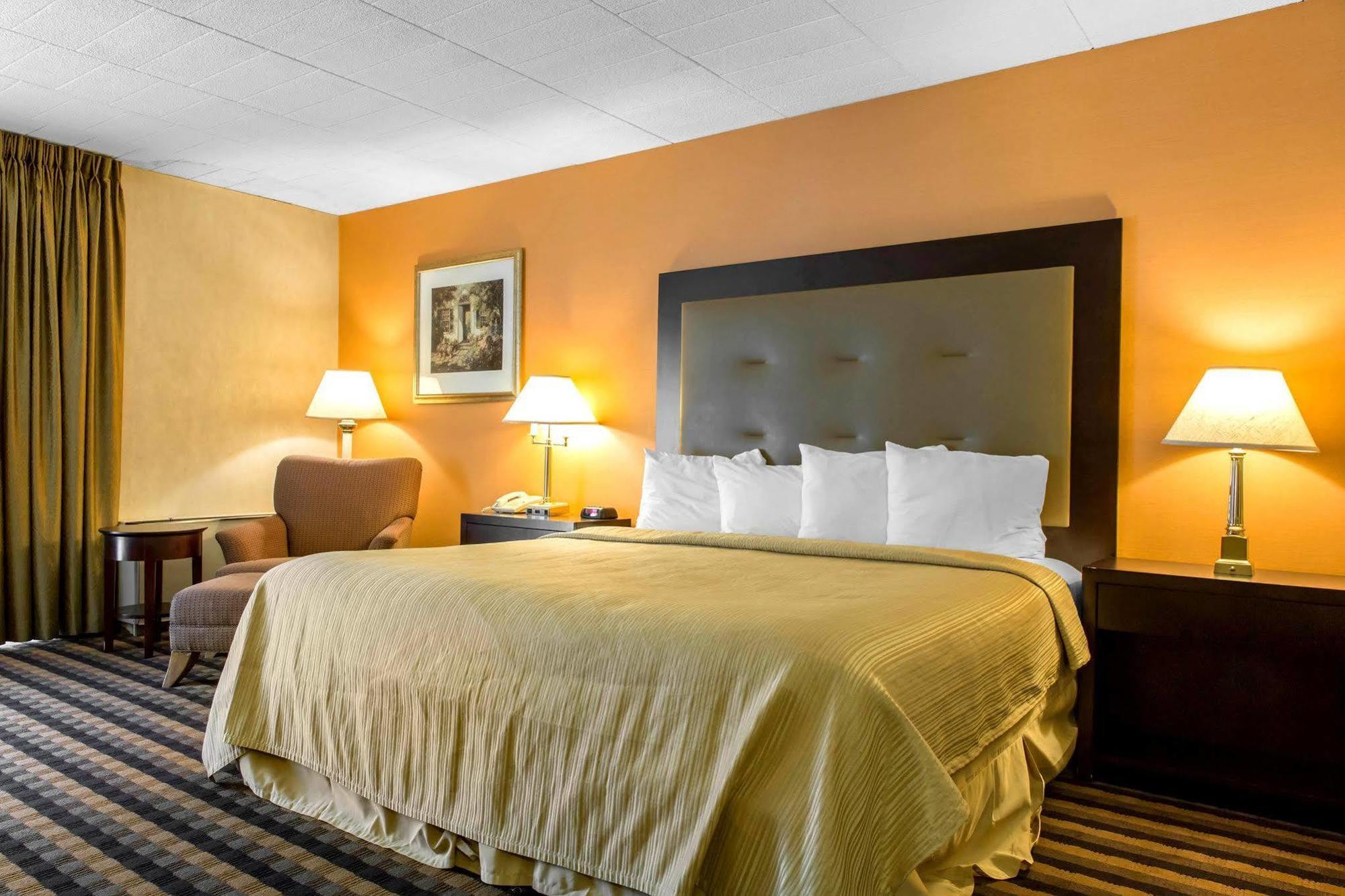 Quality Inn Windsor Locks Extérieur photo