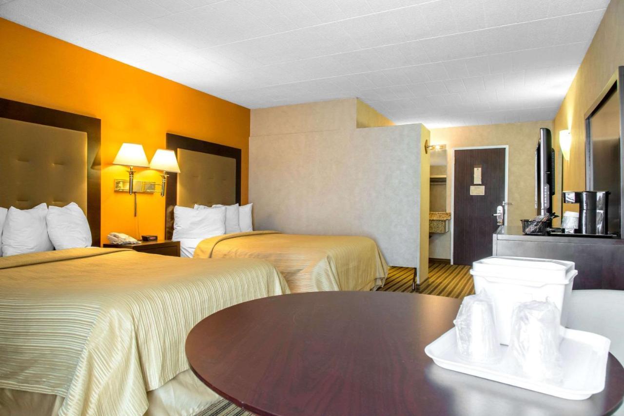 Quality Inn Windsor Locks Extérieur photo